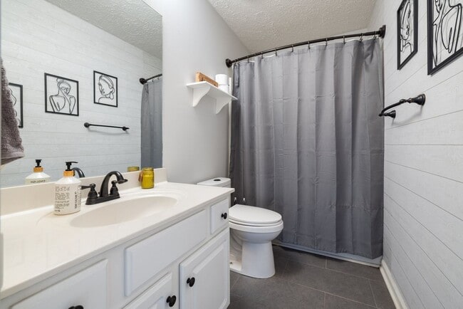 Building Photo - Single Family Home For Lease