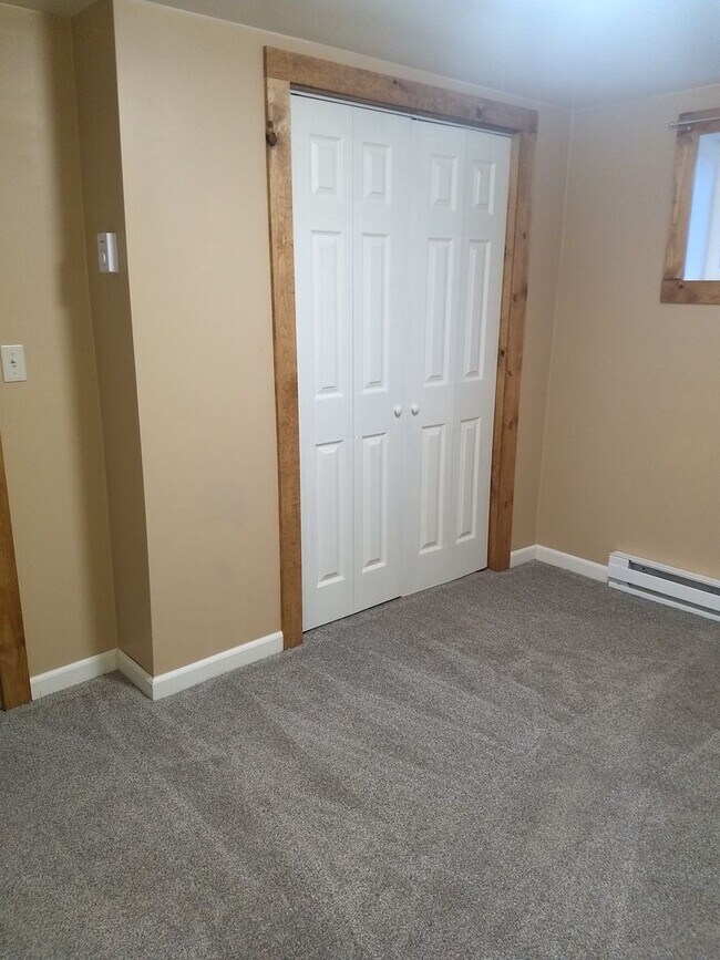 Building Photo - Pet Negotiable Four Bedroom Home