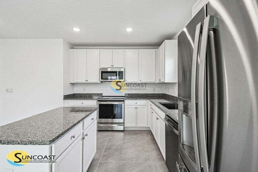 Building Photo - 8271 N Wakefield Dr