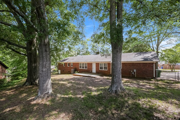 Building Photo - 140 Oak Park Dr