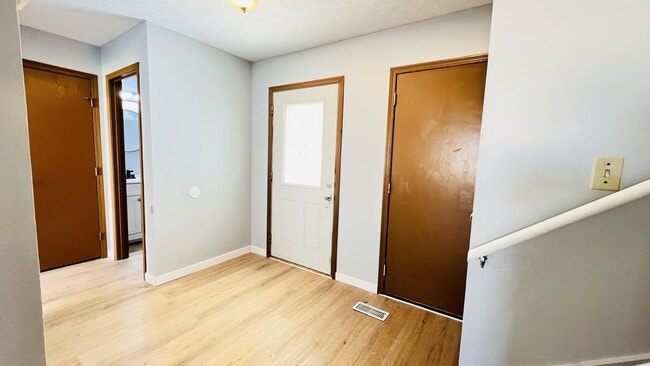 Building Photo - 431 S Village Ct