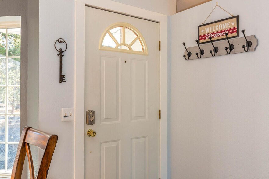 Building Photo - 60289 Cinder Butte Rd