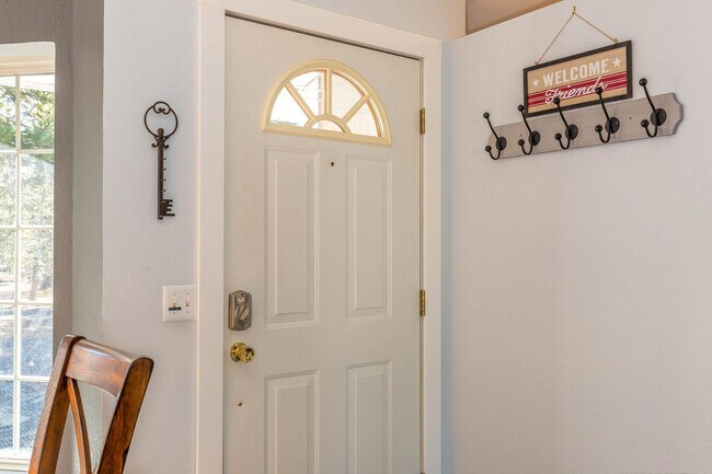 Building Photo - 60289 Cinder Butte Rd