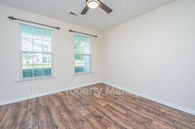 Building Photo - 201 Bigleaf Ct