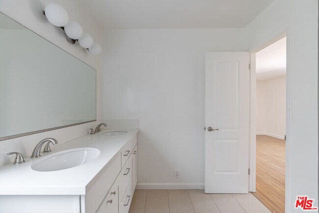 Building Photo - 4031 Edenhurst Ave