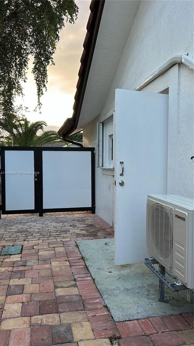 Building Photo - 10753 SW 142nd Ct