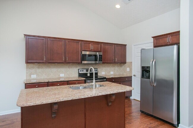 Building Photo - Single-level 2-bed, 2-bath townhome in 55+ community with pool, clubhouse, fitness center and gro...
