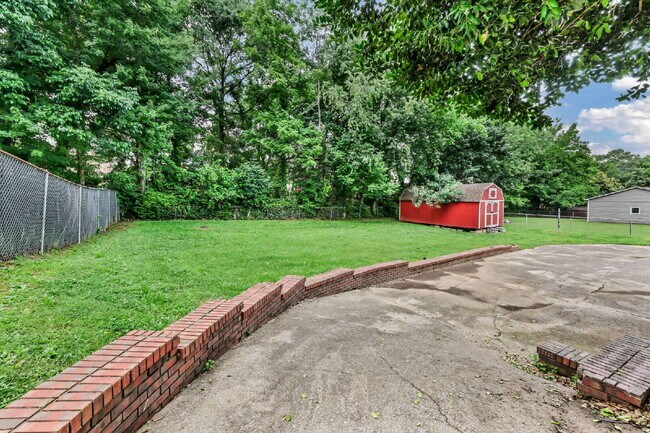 Building Photo - Wonderful 3 bed 2 bath with a modern interior