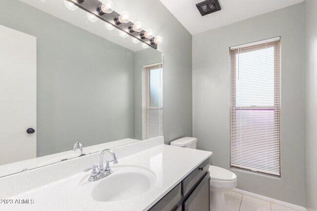 Building Photo - 3037 S Country Club Way