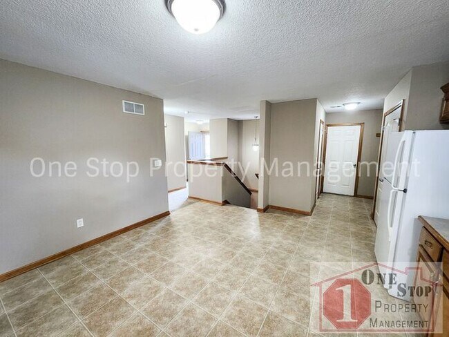 Building Photo - 3-Bedroom, 2.5-Bathroom home in Independence