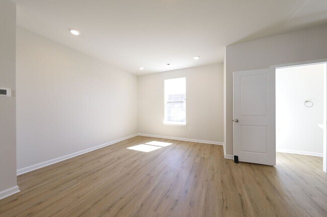 Building Photo - 23 Clementon Rd E