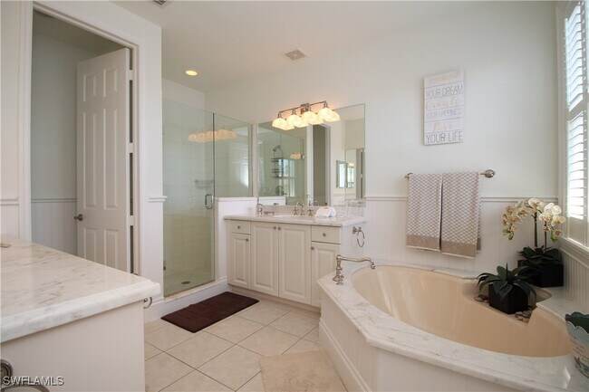 Building Photo - 1370 Mariposa Cir