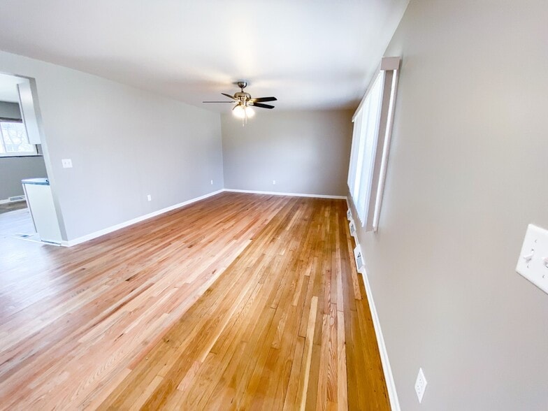 Building Photo - 1001 W Badger Rd