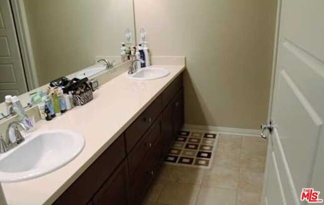 Building Photo - 20329 Paseo Los Arcos