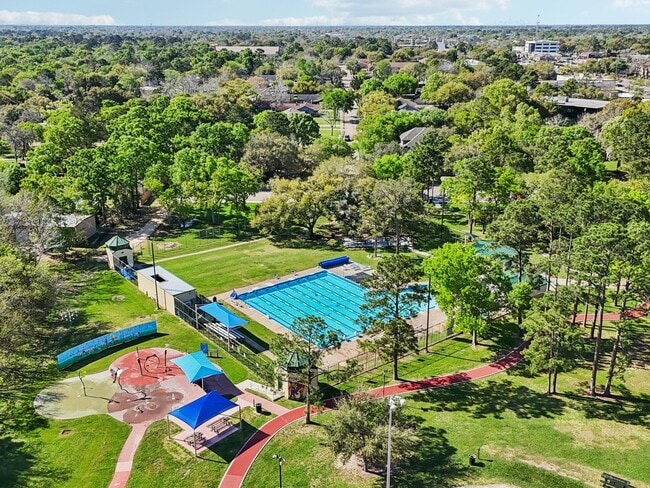 Building Photo - 64 Hideaway Dr