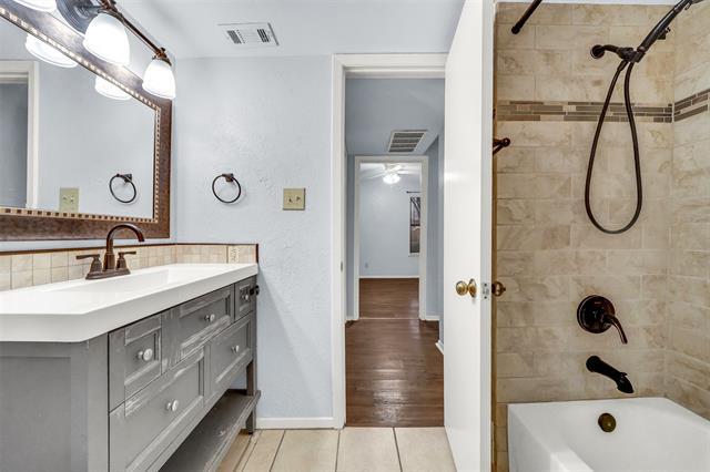 Building Photo - 2111 E Belt Line Rd