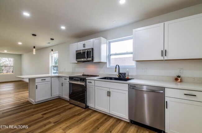 Building Photo - 3412 Ashland Ave