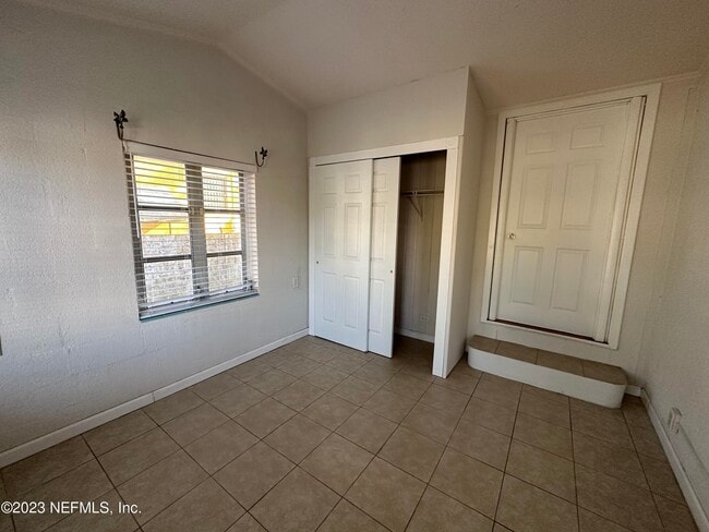 Building Photo - 1824 Perry Pl