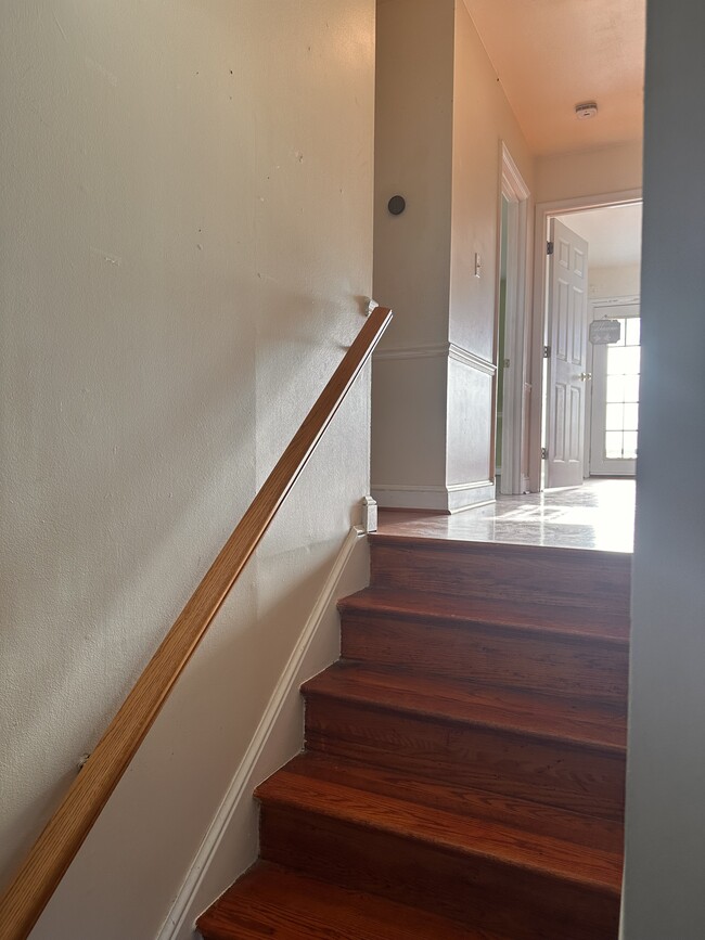 Building Photo - 5233 Queensberry Ave