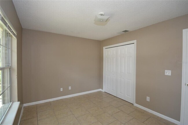 Building Photo - 33 Rosepetal Ln