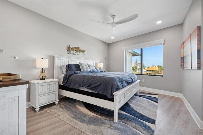 Building Photo - 12404 Capri Cir N