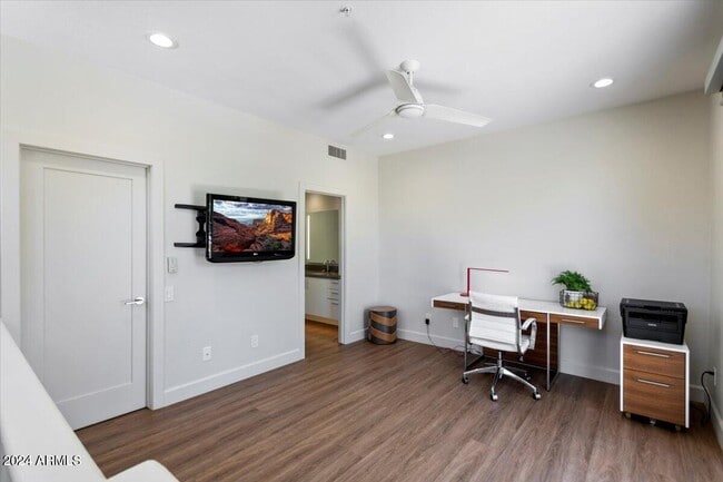 Building Photo - 8989 E Gainey Ranch Rd