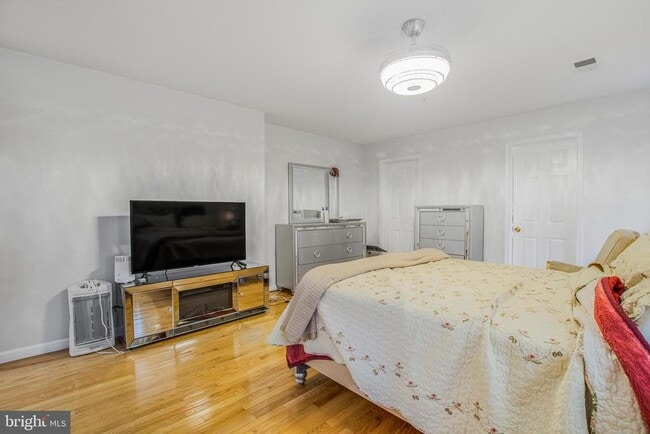 Building Photo - 11809 Old Fort Rd