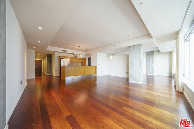 Building Photo - 1155 S Grand Ave