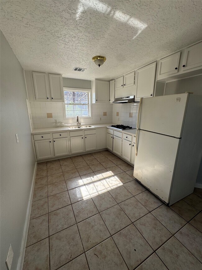 Building Photo - 2101 Maury St