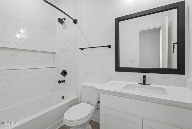 Building Photo - 4512 Mark Avizo