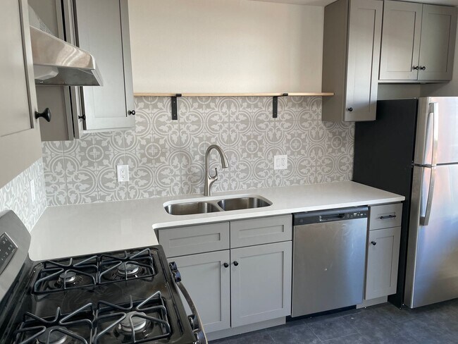 Building Photo - Great 2 Bed 1 Bath Speer/ Country Club