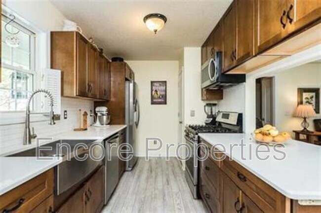 Building Photo - 209 Edward Ct