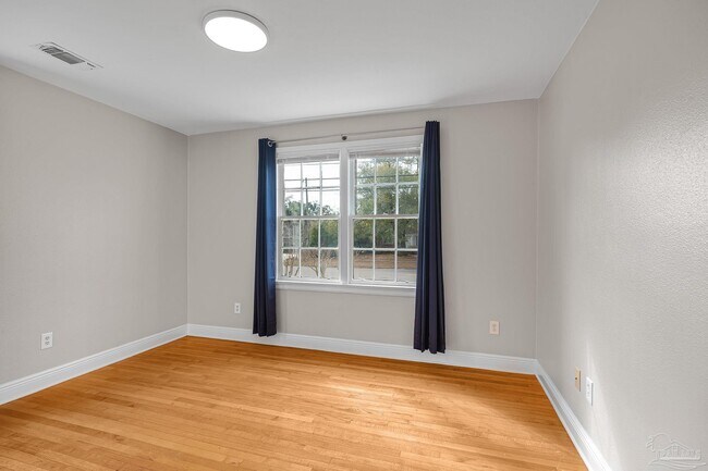 Building Photo - 830 W Moreno St