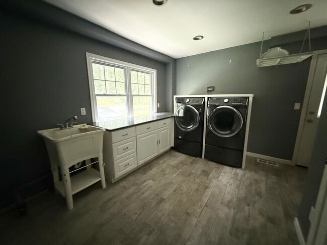 Building Photo - 4 Bedroom Colonial SFH - Reisterstown