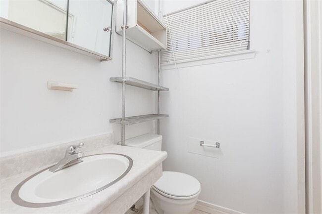 Building Photo - 4919 Glenridge Ln