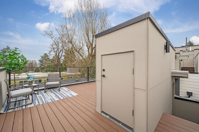 Building Photo - 34 W Cremona St