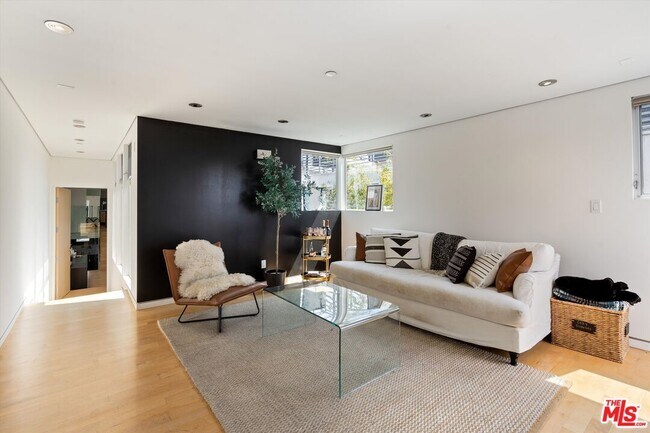 Building Photo - 720 Brooks Ave