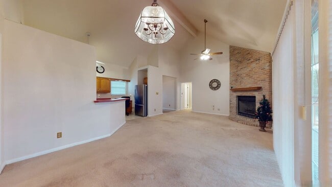 Building Photo - 1371 Nightingale
