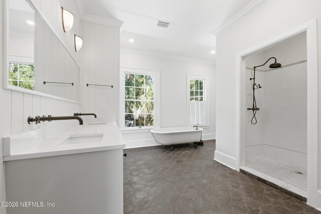 Building Photo - 2979 St Johns Ave