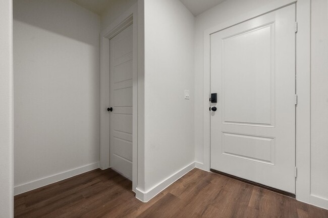 Building Photo - Furnished, Finished, and Ready for YOU!