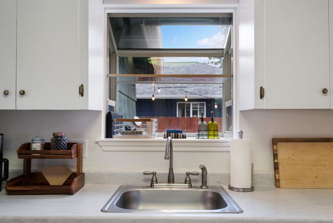 Building Photo - 7414 SE Ogden St