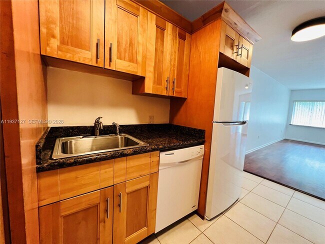 Building Photo - 2033 Calais Dr