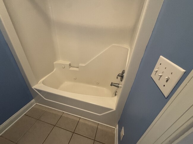 Building Photo - 118 Captains Ln