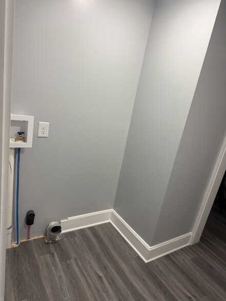 Building Photo - 168 Elm St