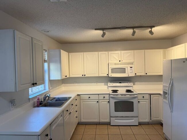 Building Photo - Northlake Mall Location!! Nice house with ...