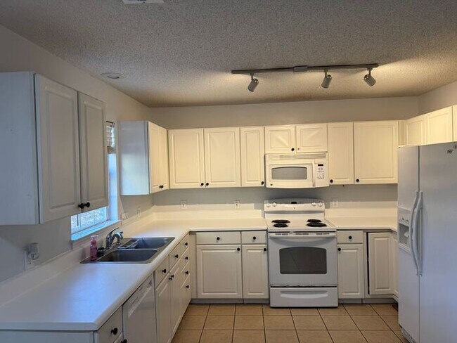 Building Photo - Northlake Mall Location!! Nice house with private backyard