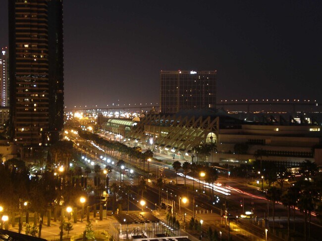 Building Photo - 500 W Harbor Dr