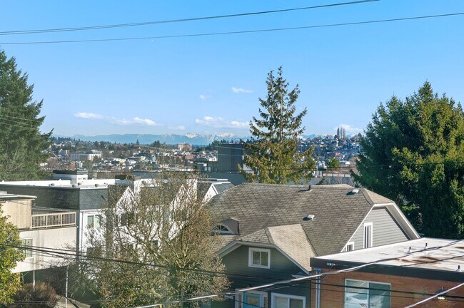 Building Photo - 1213 6th Ave N