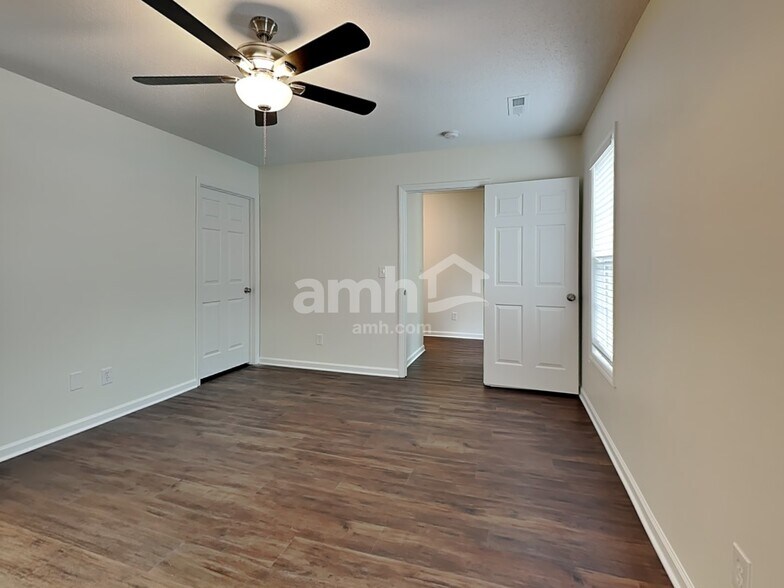 Building Photo - 5715 Regent Village Dr