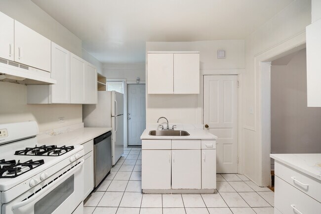 Building Photo - 1011 Garnett Pl